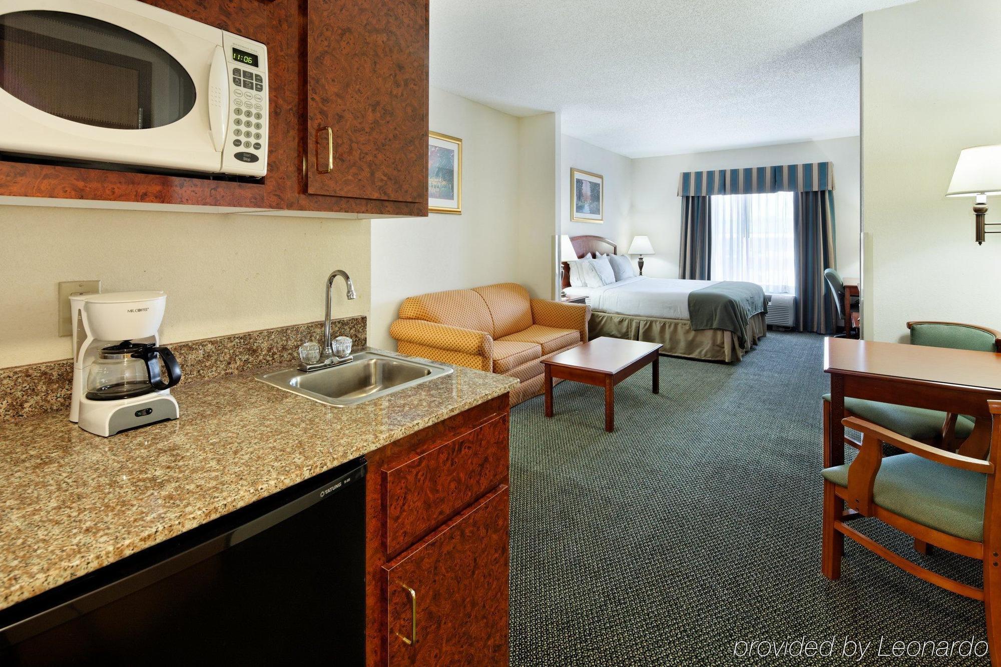 Holiday Inn Express & Suites - Grenada By Ihg Room photo